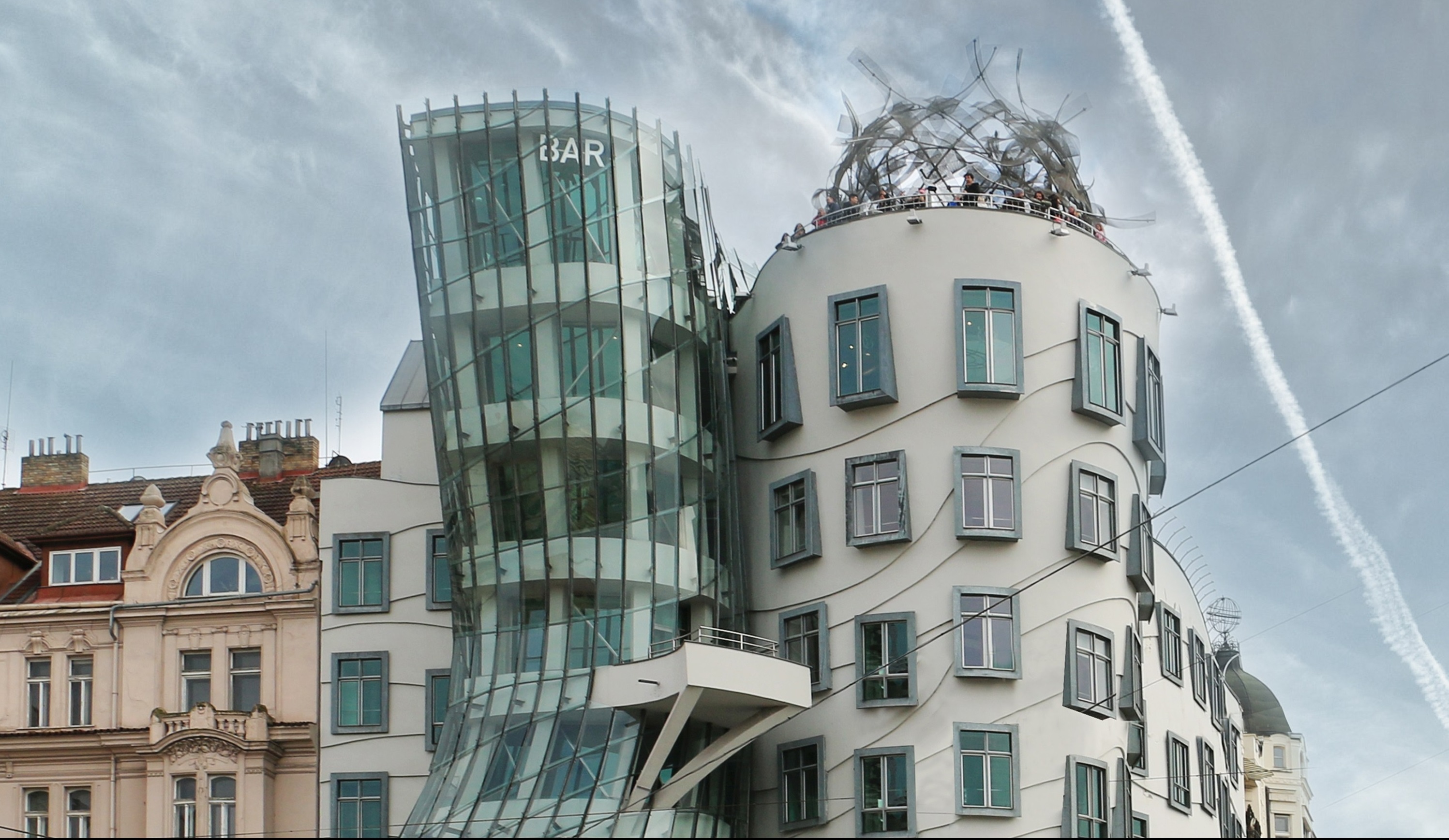 "The Dancing House" a.k.a. "Fred and Ginger" , Prag. Izvor: WIkipedia. Photo credit: Danny Alexander Lettkemann